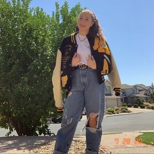 Meet your Posher, Mikaili